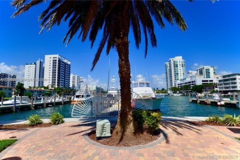 Copropriété à louer à North Bay Village, Floride: 2 chambres, 116.22 m2 № 2332487 - photo 28
