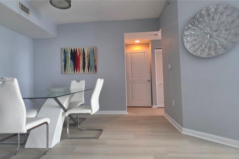 Copropriété à louer à North Bay Village, Floride: 2 chambres, 116.22 m2 № 2332487 - photo 2