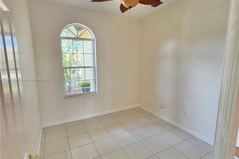 Villa ou maison à louer à Pembroke Pines, Floride: 5 chambres, 271.65 m2 № 1925278 - photo 16