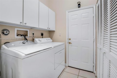 Villa ou maison à louer à Pembroke Pines, Floride: 5 chambres, 271.65 m2 № 1925278 - photo 22