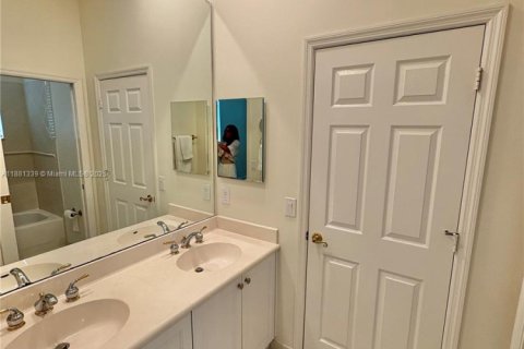 Villa ou maison à louer à Pembroke Pines, Floride: 5 chambres, 271.65 m2 № 1925278 - photo 17