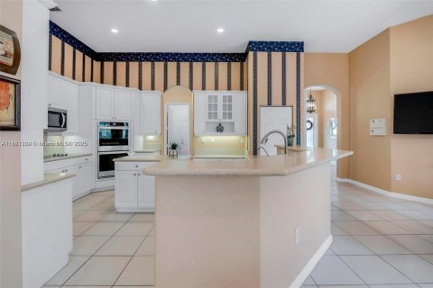 Villa ou maison à louer à Pembroke Pines, Floride: 5 chambres, 271.65 m2 № 1925278 - photo 3
