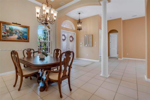 Villa ou maison à louer à Pembroke Pines, Floride: 5 chambres, 271.65 m2 № 1925278 - photo 5