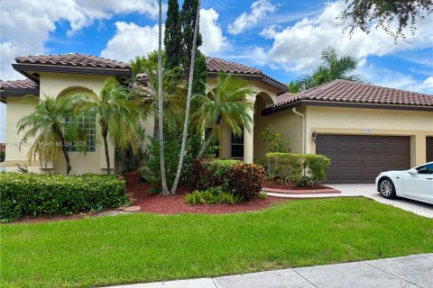 Villa ou maison à louer à Pembroke Pines, Floride: 5 chambres, 271.65 m2 № 1925278 - photo 1