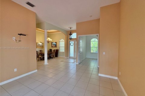 Villa ou maison à louer à Pembroke Pines, Floride: 5 chambres, 271.65 m2 № 1925278 - photo 10