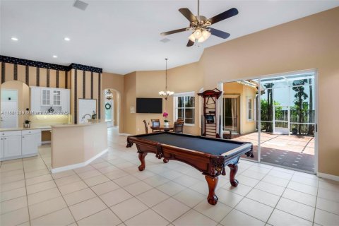 Villa ou maison à louer à Pembroke Pines, Floride: 5 chambres, 271.65 m2 № 1925278 - photo 4