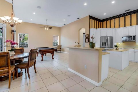 Villa ou maison à louer à Pembroke Pines, Floride: 5 chambres, 271.65 m2 № 1925278 - photo 6