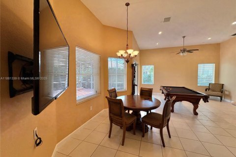Villa ou maison à louer à Pembroke Pines, Floride: 5 chambres, 271.65 m2 № 1925278 - photo 8
