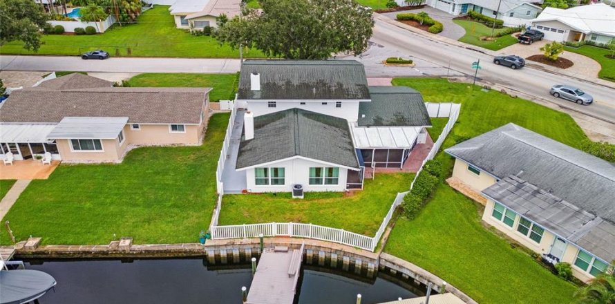 Villa ou maison à Saint Petersburg, Floride 3 chambres, 252.32 m2 № 2215700