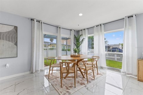 Villa ou maison à vendre à Saint Petersburg, Floride: 3 chambres, 252.32 m2 № 2215700 - photo 15
