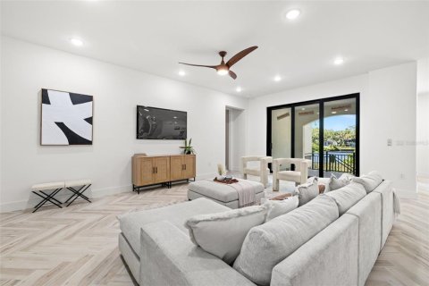 Casa en venta en Tampa, Florida, 4 dormitorios, 286.98 m2 № 1529644 - foto 11