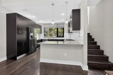 Touwnhouse à vendre à Tampa, Floride: 3 chambres, 172.33 m2 № 2220857 - photo 3