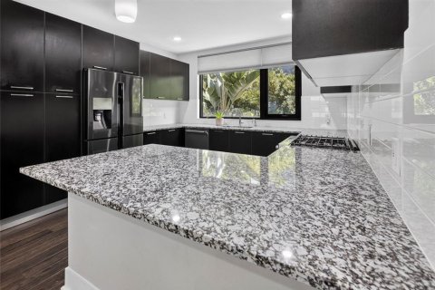 Touwnhouse à vendre à Tampa, Floride: 3 chambres, 172.33 m2 № 2220857 - photo 4
