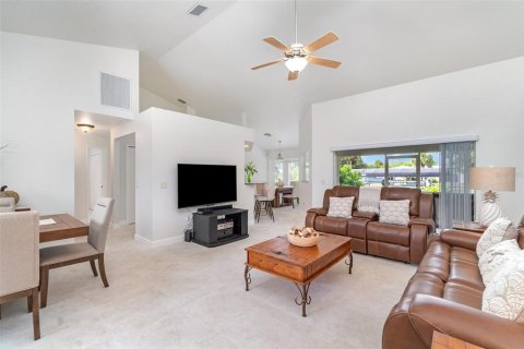 Villa ou maison à vendre à Port Charlotte, Floride: 3 chambres, 156.82 m2 № 2151686 - photo 5