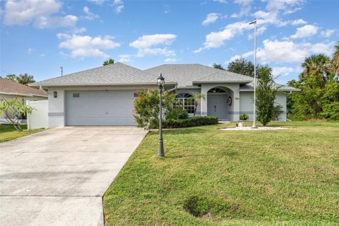 Villa ou maison à vendre à Port Charlotte, Floride: 3 chambres, 156.82 m2 № 2151686 - photo 2