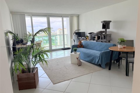 Condominio en venta en Sunny Isles Beach, Florida, 1 dormitorio, 92.07 m2 № 1951978 - foto 14