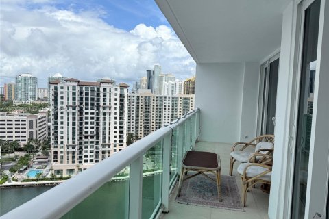Condominio en venta en Sunny Isles Beach, Florida, 1 dormitorio, 92.07 m2 № 1951978 - foto 18