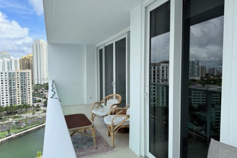 Condominio en venta en Sunny Isles Beach, Florida, 1 dormitorio, 92.07 m2 № 1951978 - foto 19