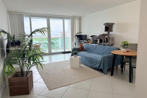 Condominio en venta en Sunny Isles Beach, Florida, 1 dormitorio, 92.07 m2 № 1951978 - foto 15