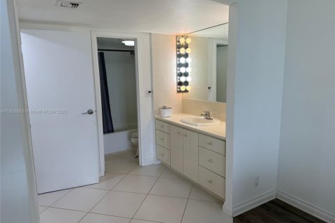 Condominio en venta en Sunny Isles Beach, Florida, 1 dormitorio, 92.07 m2 № 1951978 - foto 9