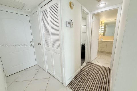 Condominio en venta en Sunny Isles Beach, Florida, 1 dormitorio, 92.07 m2 № 1951978 - foto 20