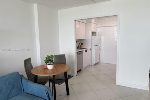 Condominio en venta en Sunny Isles Beach, Florida, 1 dormitorio, 92.07 m2 № 1951978 - foto 13