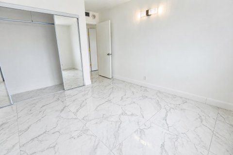 Снять в аренду кондоминиум в Помпано-Бич, Флорида 3 комнаты, 106.84м2, № 2078214 - фото 27