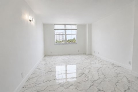 Снять в аренду кондоминиум в Помпано-Бич, Флорида 3 комнаты, 106.84м2, № 2078214 - фото 17