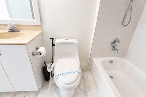 Снять в аренду кондоминиум в Помпано-Бич, Флорида 3 комнаты, 106.84м2, № 2078214 - фото 23
