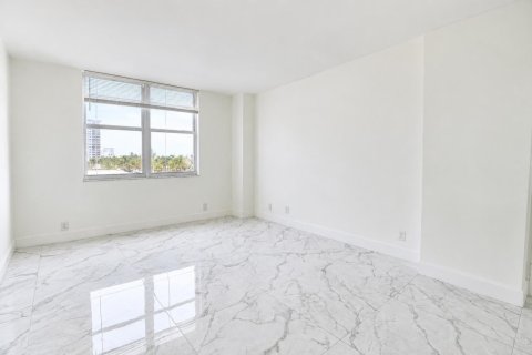 Снять в аренду кондоминиум в Помпано-Бич, Флорида 3 комнаты, 106.84м2, № 2078214 - фото 18
