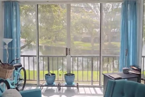 Copropriété à louer à Lauderhill, Floride: 2 chambres, 106.84 m2 № 1946901 - photo 12