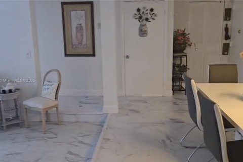 Copropriété à louer à Lauderhill, Floride: 2 chambres, 106.84 m2 № 1946901 - photo 3