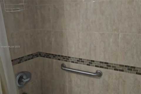 Copropriété à louer à Lauderhill, Floride: 2 chambres, 106.84 m2 № 1946901 - photo 10