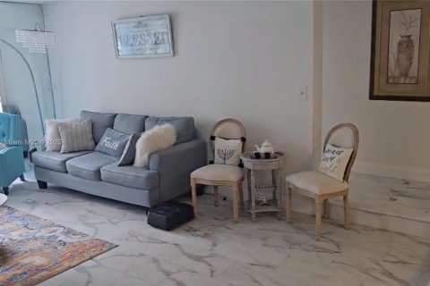 Copropriété à louer à Lauderhill, Floride: 2 chambres, 106.84 m2 № 1946901 - photo 6