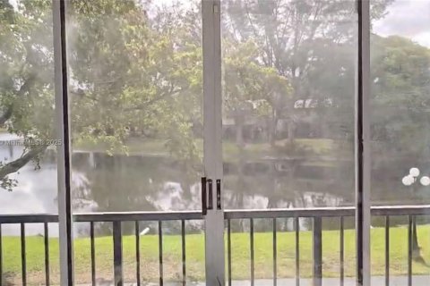 Copropriété à louer à Lauderhill, Floride: 2 chambres, 106.84 m2 № 1946901 - photo 13