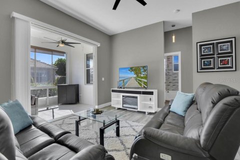 House in North Fort Myers, Florida 3 bedrooms, 134.89 sq.m. № 1765947 - photo 12