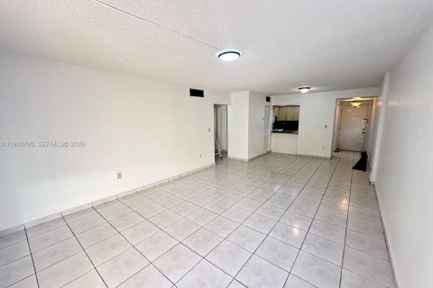 Condominio en venta en Hialeah, Florida, 2 dormitorios, 102.1 m2 № 2030393 - foto 8
