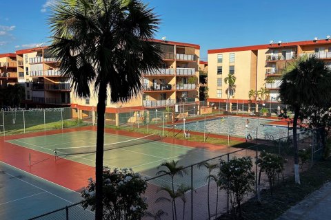 Condominio en venta en Hialeah, Florida, 2 dormitorios, 102.1 m2 № 2030393 - foto 7