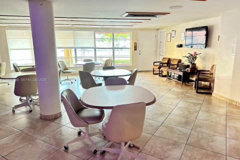 Condominio en venta en Hialeah, Florida, 2 dormitorios, 102.1 m2 № 2030393 - foto 27