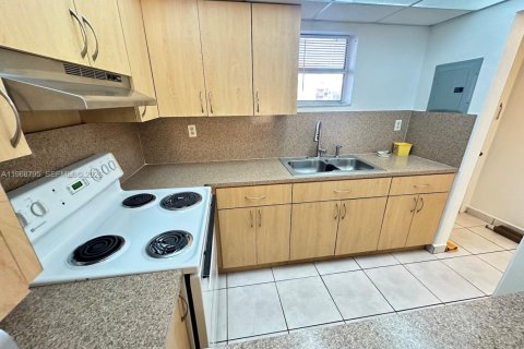 Condominio en venta en Hialeah, Florida, 2 dormitorios, 102.1 m2 № 2030393 - foto 12