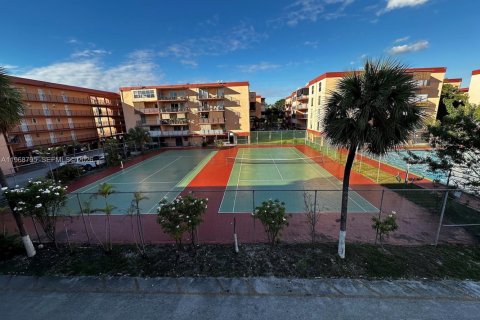 Condominio en venta en Hialeah, Florida, 2 dormitorios, 102.1 m2 № 2030393 - foto 3