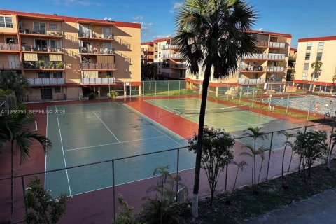 Condominio en venta en Hialeah, Florida, 2 dormitorios, 102.1 m2 № 2030393 - foto 5