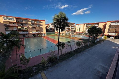 Condominio en venta en Hialeah, Florida, 2 dormitorios, 102.1 m2 № 2030393 - foto 6