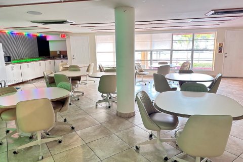 Condominio en venta en Hialeah, Florida, 2 dormitorios, 102.1 m2 № 2030393 - foto 28