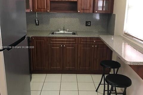 Купить кондоминиум в Пемброк-Пайнс, Флорида 2 комнаты, 88.63м2, № 2022190 - фото 7