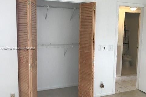 Купить кондоминиум в Пемброк-Пайнс, Флорида 2 комнаты, 88.63м2, № 2022190 - фото 10