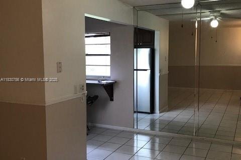 Купить кондоминиум в Пемброк-Пайнс, Флорида 2 комнаты, 88.63м2, № 2022190 - фото 4