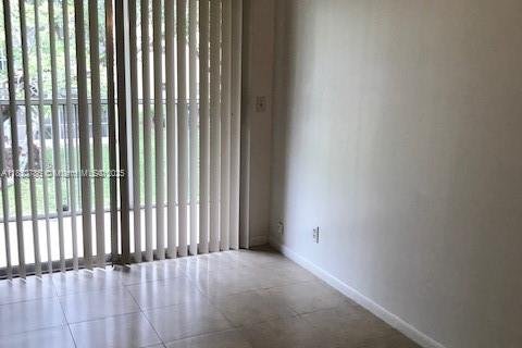 Купить кондоминиум в Пемброк-Пайнс, Флорида 2 комнаты, 88.63м2, № 2022190 - фото 9