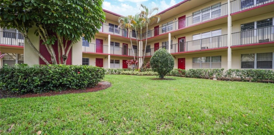 Кондоминиум с 2 комнатами в Пемброк-Пайнс, Флорида № 2022190