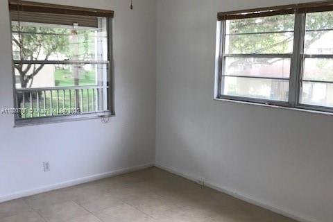 Купить кондоминиум в Пемброк-Пайнс, Флорида 2 комнаты, 88.63м2, № 2022190 - фото 8